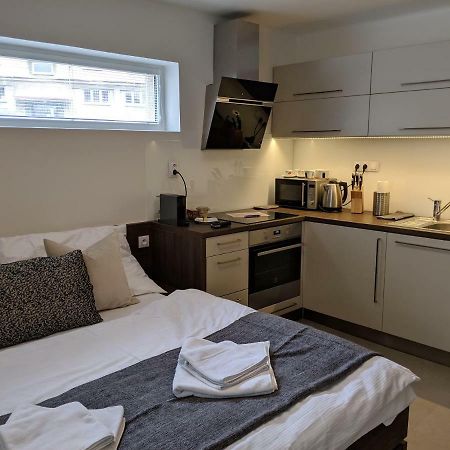 Ap10 - Apartments 4U Brezinova "Overnight Simply" Hradec Králové Esterno foto