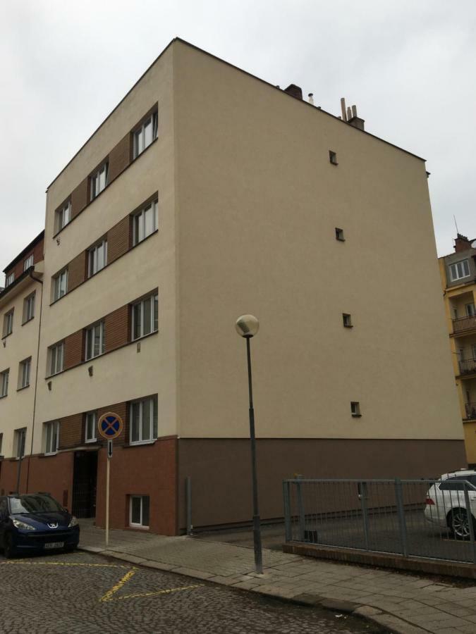 Ap10 - Apartments 4U Brezinova "Overnight Simply" Hradec Králové Esterno foto