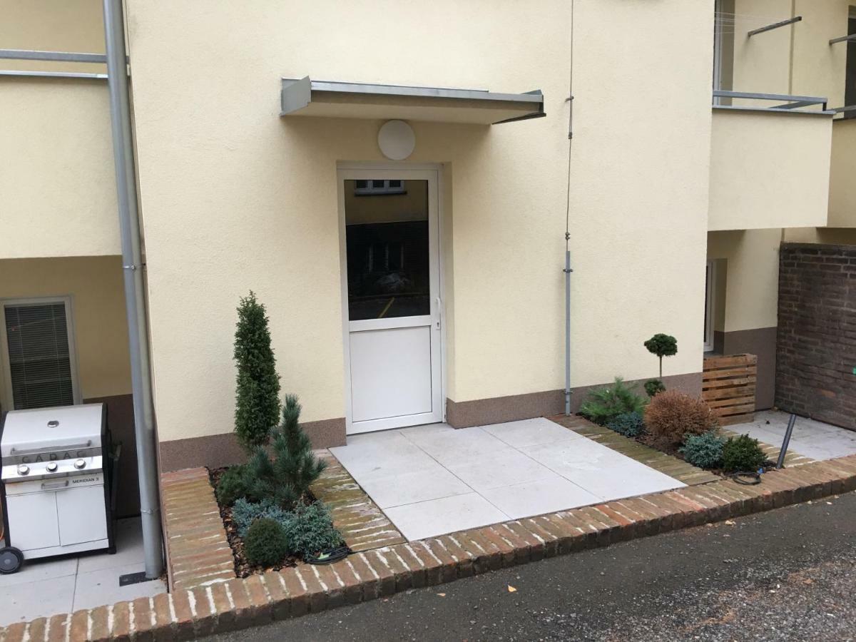Ap10 - Apartments 4U Brezinova "Overnight Simply" Hradec Králové Esterno foto