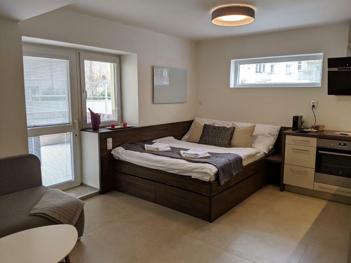 Ap10 - Apartments 4U Brezinova "Overnight Simply" Hradec Králové Esterno foto