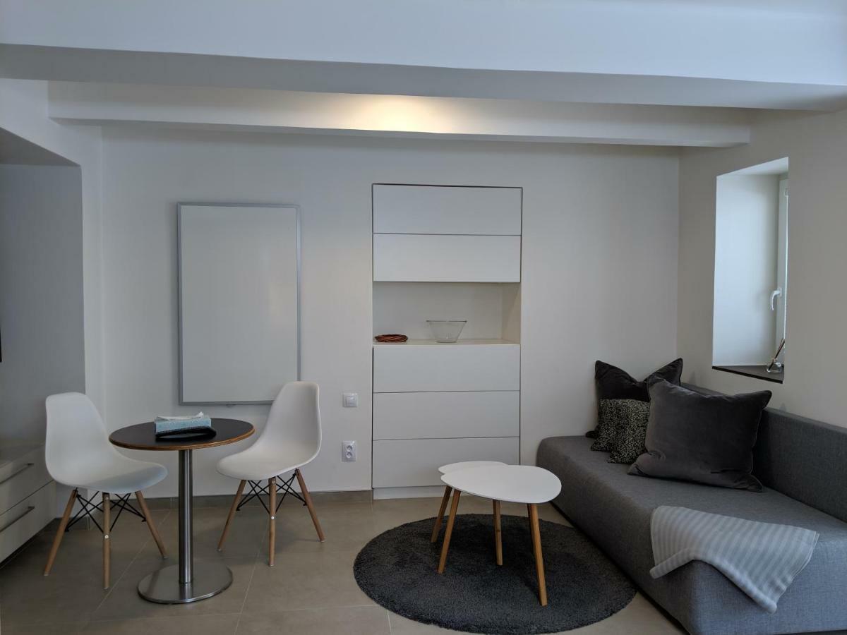 Ap10 - Apartments 4U Brezinova "Overnight Simply" Hradec Králové Esterno foto