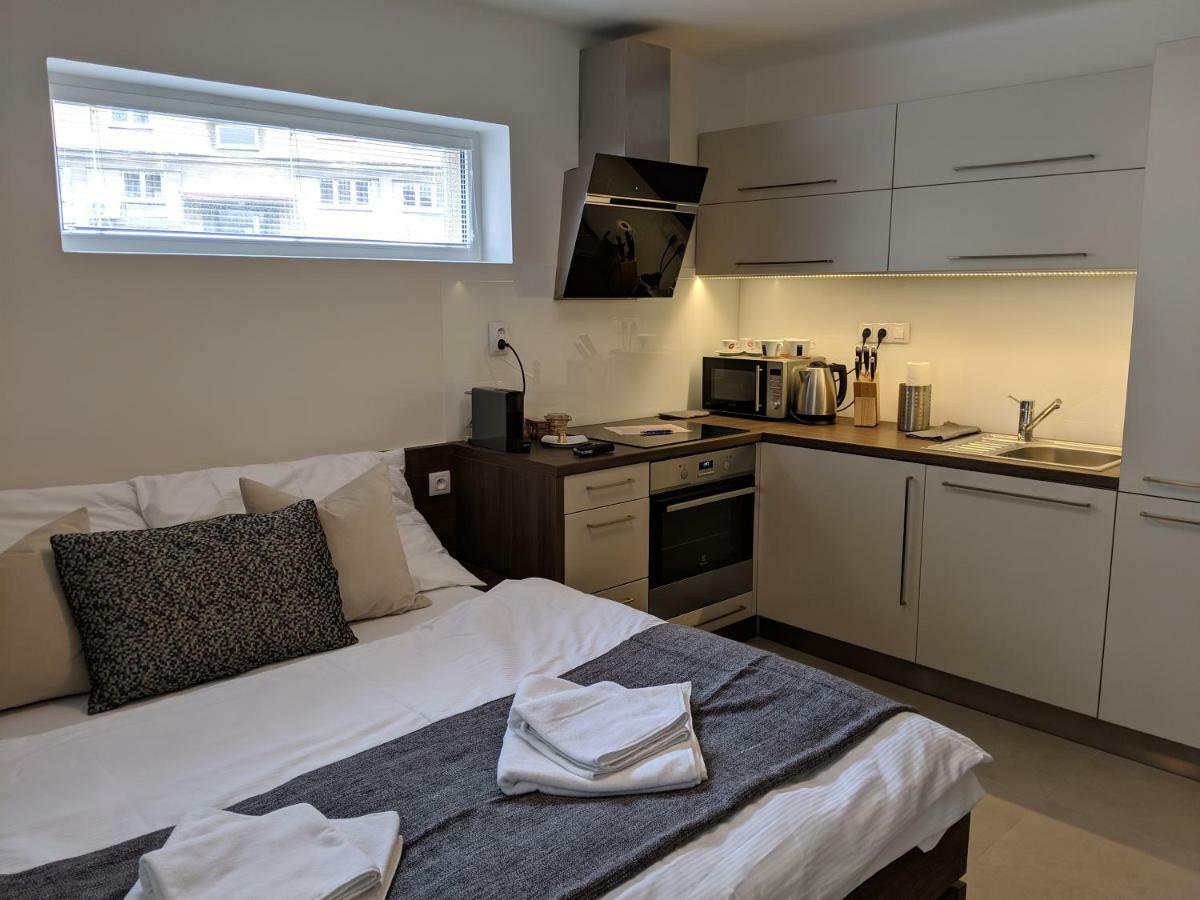 Ap10 - Apartments 4U Brezinova "Overnight Simply" Hradec Králové Esterno foto